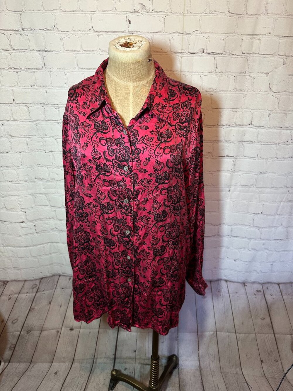 100% Silk Long Sleeve Red and Black Floral Blouse  size 1X Notations